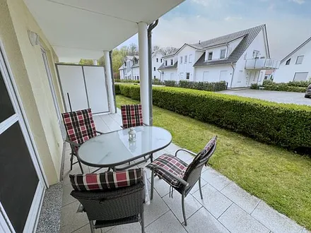 Terrasse (Süd/West) mit Terrassentisch, 4 Stühlen und Elektrogrill