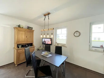 Esstisch mit Bestuhlung (4 Personen)