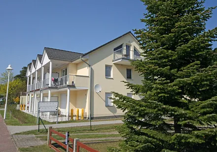 seitlicher Blick zum Apartmenthaus Thiessow