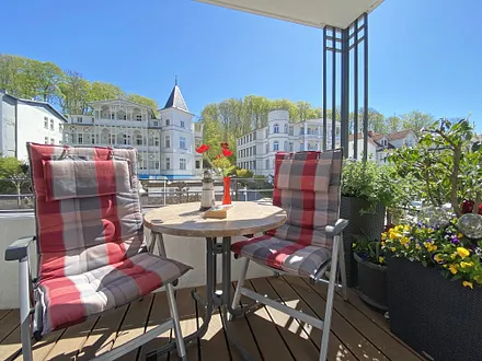 bestuhlter Balkon für entspannte Momente