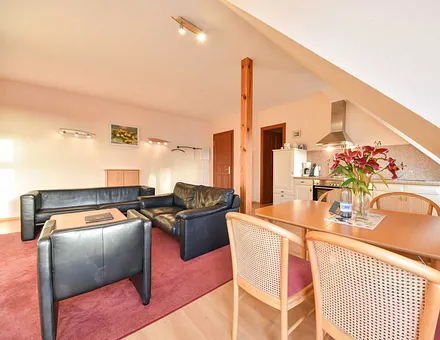 Wohnbereich mit Esstisch