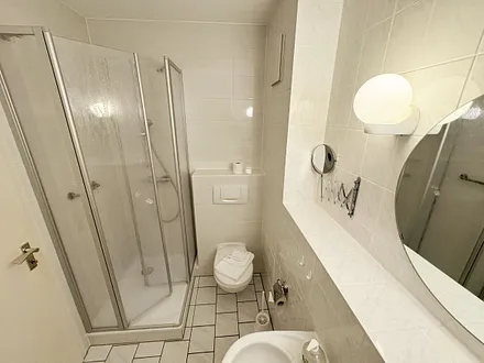 Villa Störtebeker Whg. 05 - Bad mit WC, Dusche und Waschtisch
