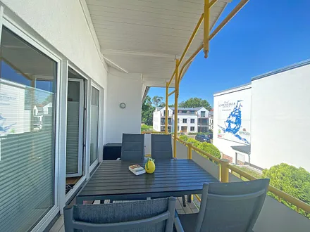 bestuhlter Balkon