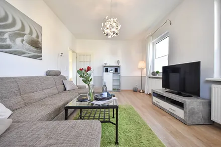 Wohnbereich mit Lowboard und LED TV