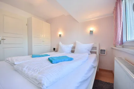 Schlafzimmer mit Doppelbett