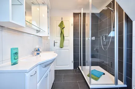 Bad mit bodentiefer Dusche