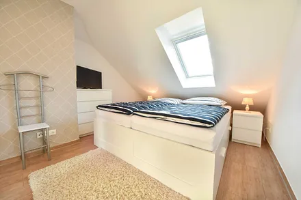 Schlafzimmer mit Doppelbett