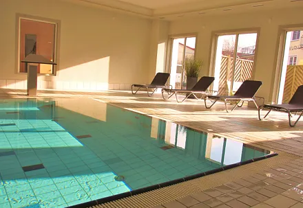 Pool mit 30 Grad warmen Wasser