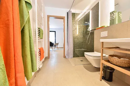 Bad mit ebenerdiger Dusche