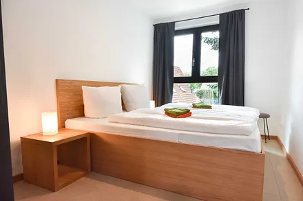 Schlafzimmer mit Doppelbett