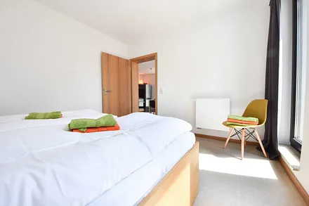 Schlafzimmer mit Doppelbett