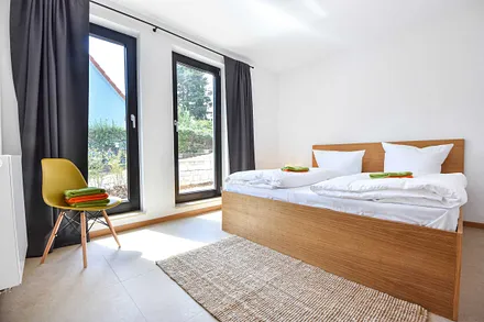 Schlafzimmer mit Doppelbett