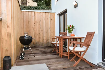 kleine aber feine Terrasse, so gut wie Blickdicht ;-)