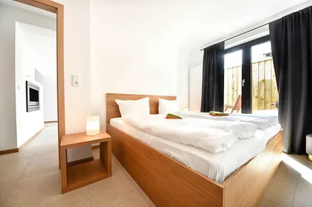 Schlafzimmer mit Doppelbett