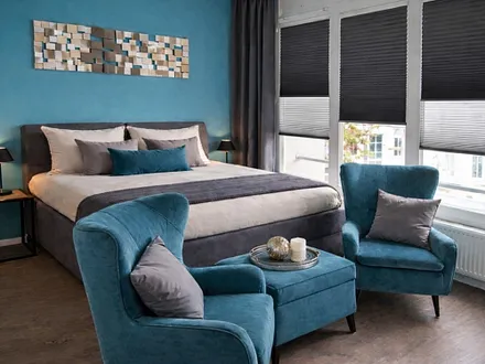 Wohnbereich mit Boxspringbett