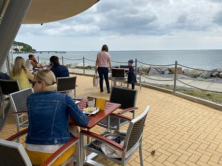 Restaurants und Bäcker 200 m entfernt