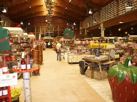 Karls Erlebnisdorf 8 km entfernt