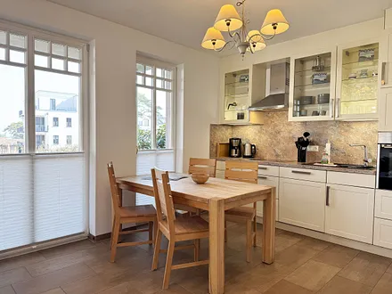 Essbereich mit Stühlen