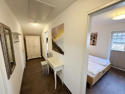 Flurbereich mit Blick ins 1.Schlafzimmer