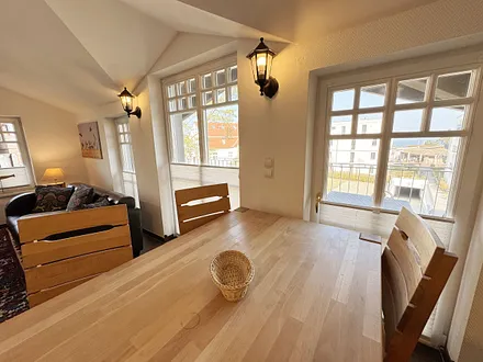 Essbereich mit Blick nach draußen