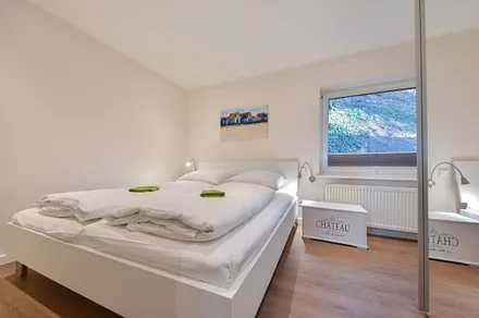 Schlafzimmer mit Doppelbett
