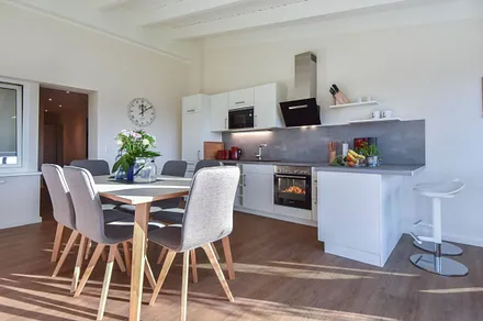 voll ausgestattete Küchenzeile