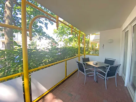 bestuhlter Balkon