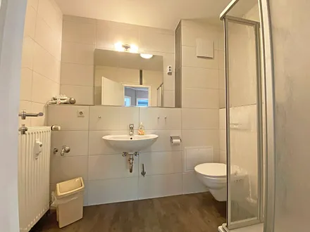 Badezimmer mit Dusche,WC, Fön