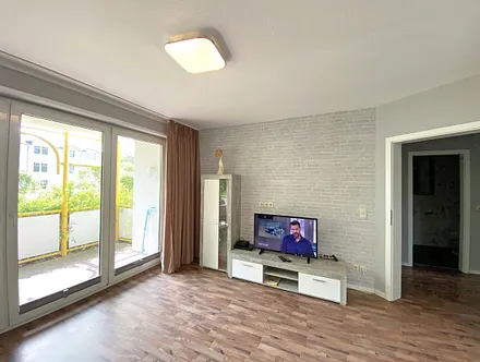 Wohnzimmer mit Schlafcouch (Aufbettung 3./4. Person, 1,60 m x 2,00 m), Sessel, TV sowie Blu-Ray-Player