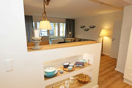 offene Eck- Küchenzeile mit Kühlschrank und Gefrierfach, Geschirrspüler, 4 Zonen Ceranfeld mit Backofen, Mikrowelle, Kaffeemaschine, Nespresso Maschine, Toaster und Wasserkocher 