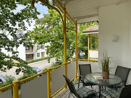 Bestuhlter Balkon