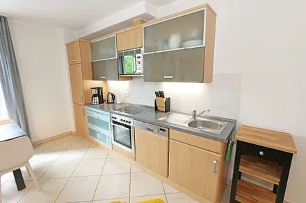 Küchenzeile mit Backofen