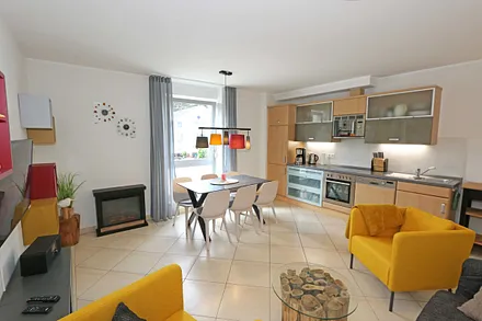 Wohn-/ Essbereich mit Kamin