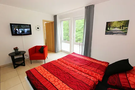 2.Schlafzimmer mit TV