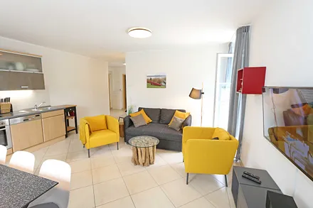 Wohnzimmer mit Couch für gemütliche Abende