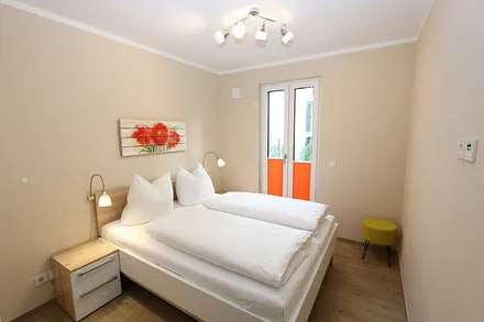 Schlafzimmer mit Doppelbett