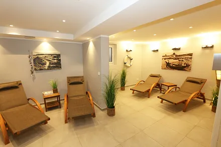 Wellnessbereich mit Gemeinschaftssauna, Waschraum mit Waschmaschine und Trockner gegen eine Gebühr