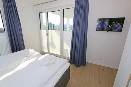 Schlafzimmer mit TV