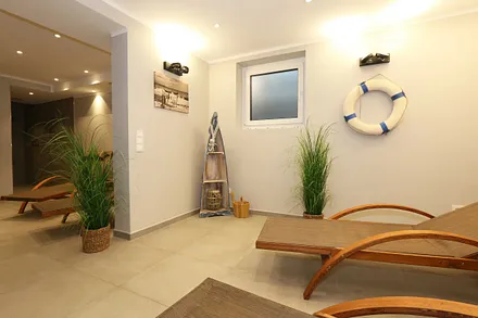 Wellnessbereich mit Gemeinschaftssauna, Waschraum mit Waschmaschinen und Trockner gegen eine Gebühr