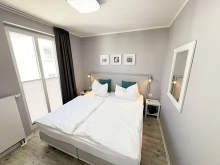 Schlafzimmer mit Boxspringbett