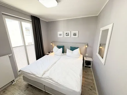 Schlafzimmer mit Boxspringbett