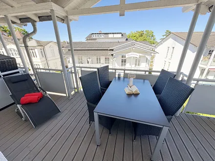 bestuhlter Balkon