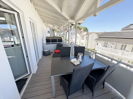 bestuhlter Balkon