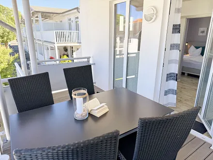 bestuhlter Balkon