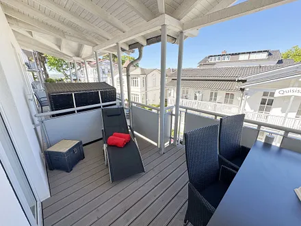 bestuhlter Balkon