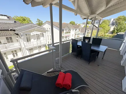 bestuhlter Balkon
