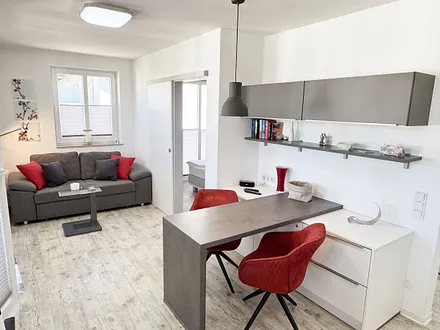 Essbereich mit Blick auf die gemütliche Couch