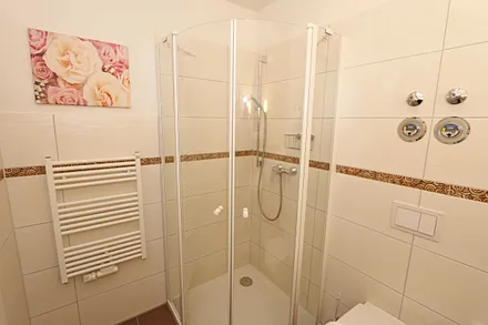 Badezimmer mit Dusche