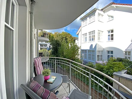 bestuhlter Balkon