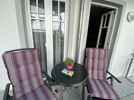 bestuhlter Balkon